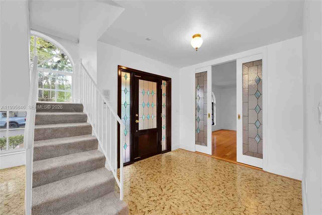 1240 Ortega Ave - Photo 6 of 31