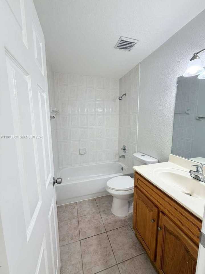 31 Ne 13th Ave #5 - Photo 7 of 11