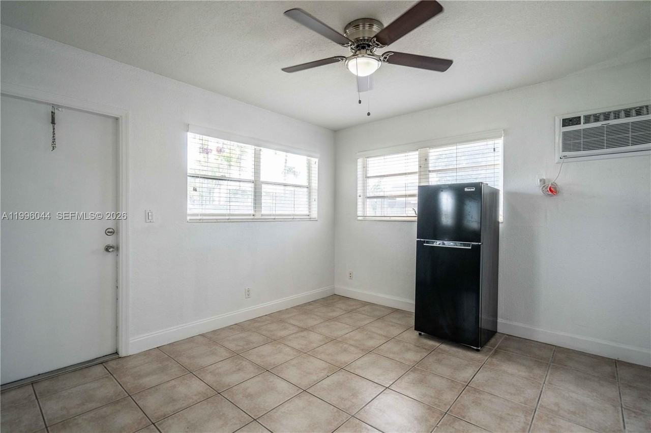 715 Ne 6th St #5A - Photo 5 of 13