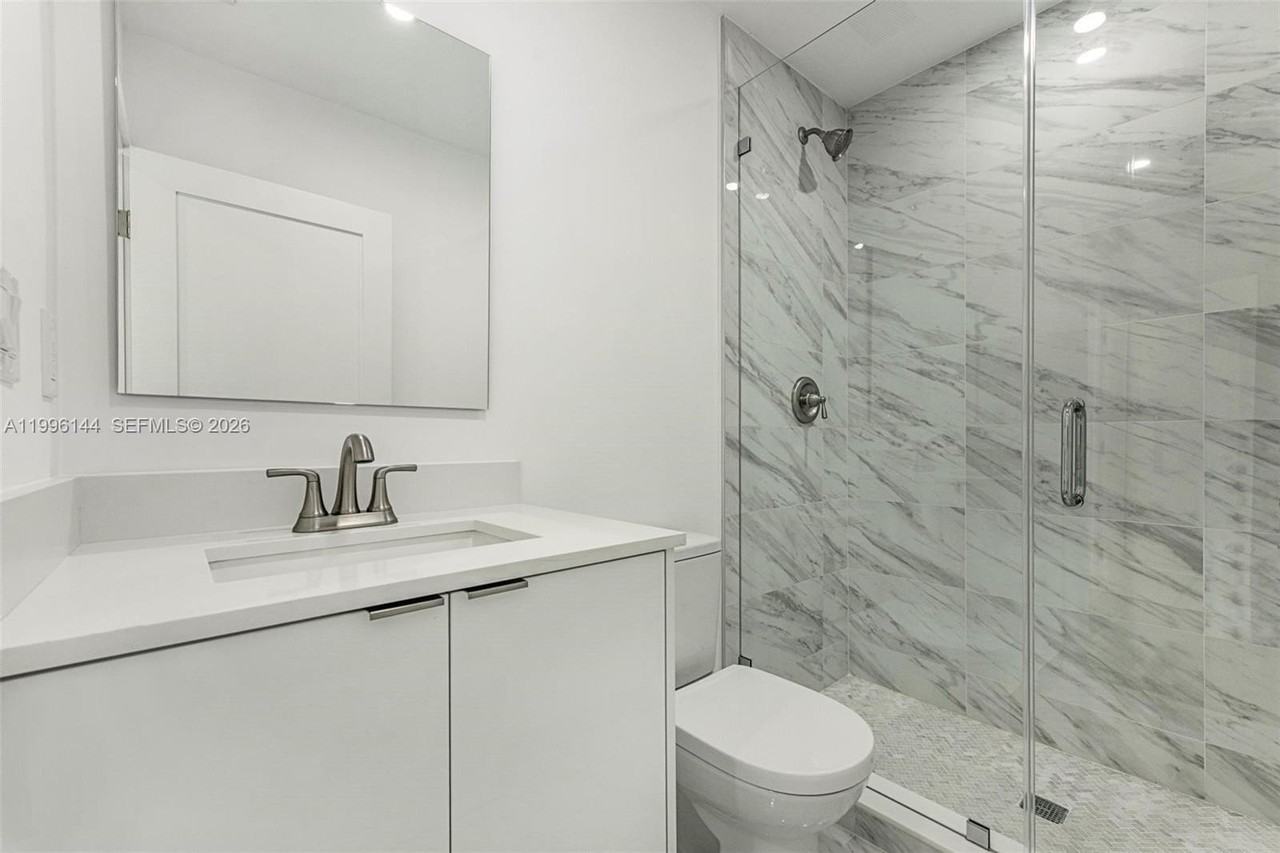 10370 Sw 24th St #B - Photo 6 of 10