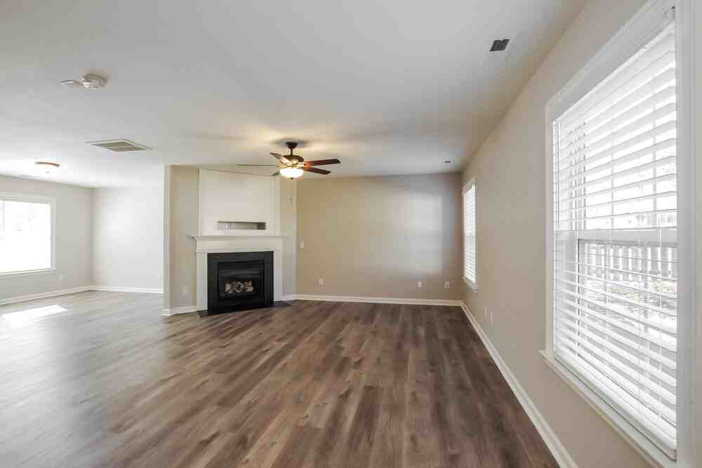 15823 Circlegreen Dr - Photo 5 of 17