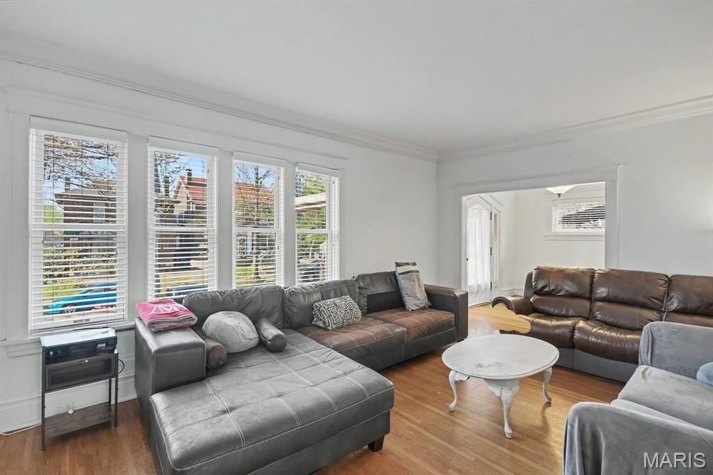 7045 Pershing Ave - Photo 4 of 17