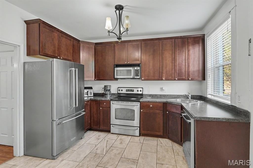 7045 Pershing Ave - Photo 7 of 17