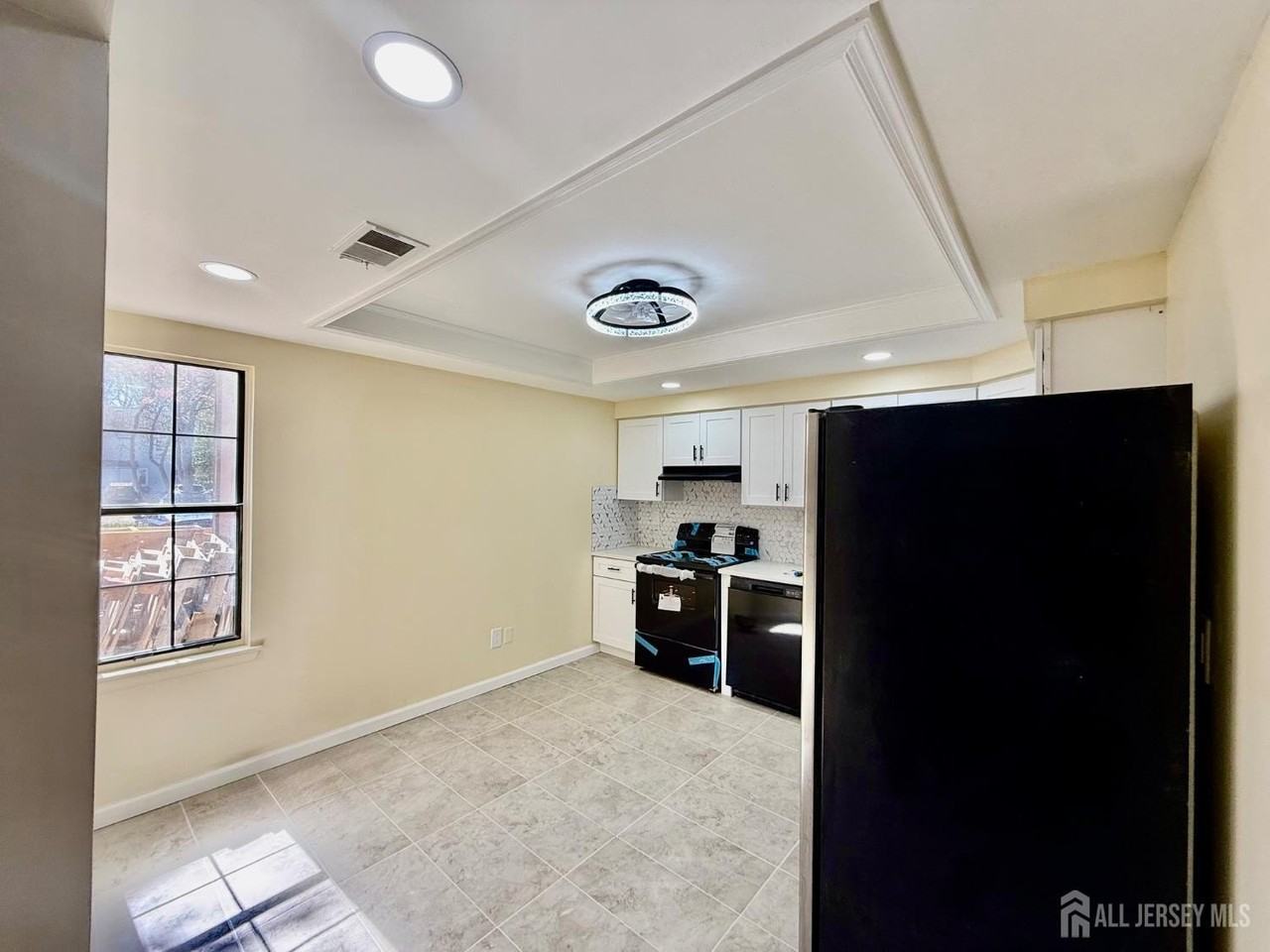 1502 Bromley Est - Photo 4 of 18