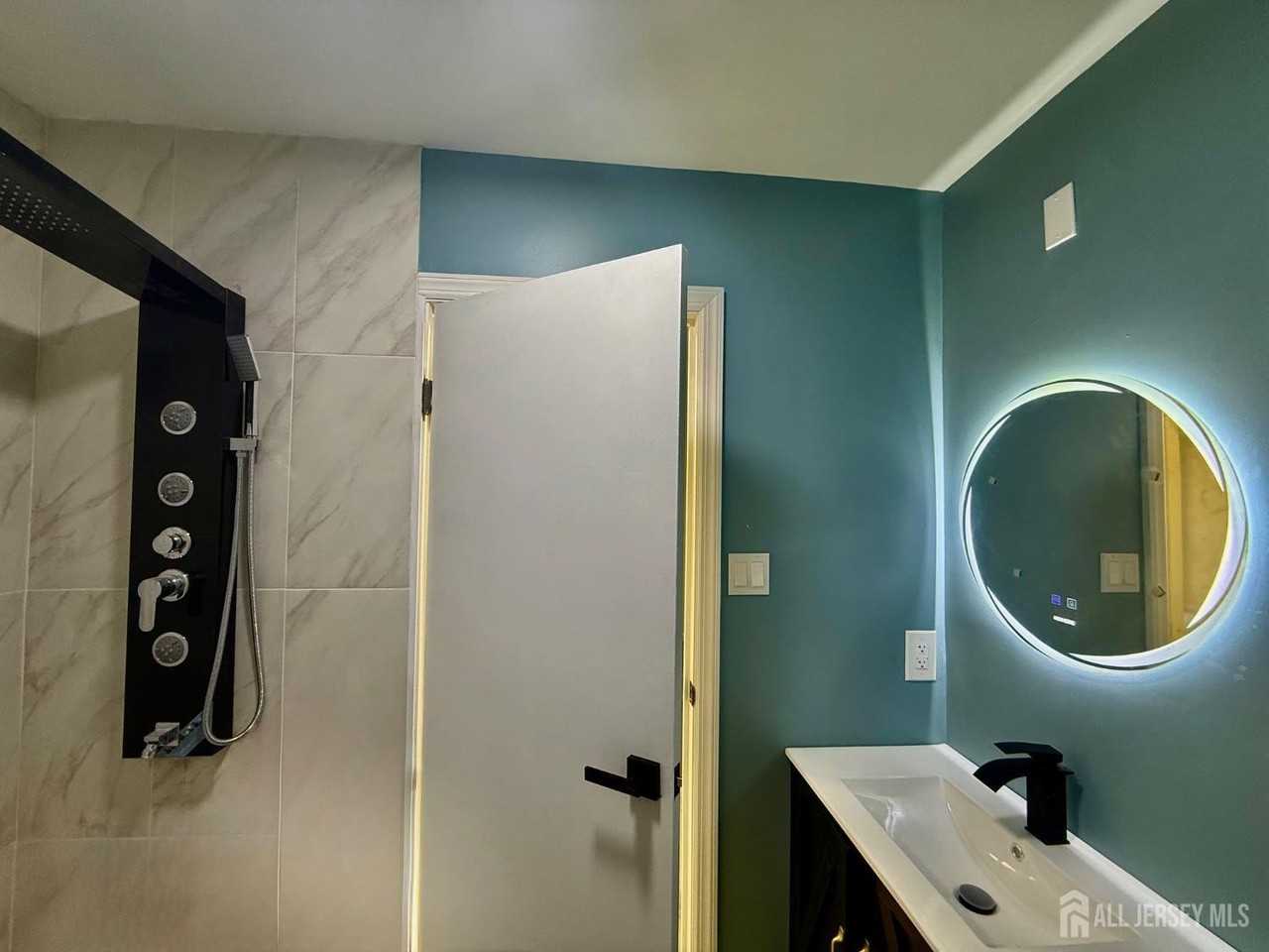 1502 Bromley Est - Photo 7 of 18