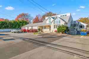 featured image of 1818 Oak Tree Rd