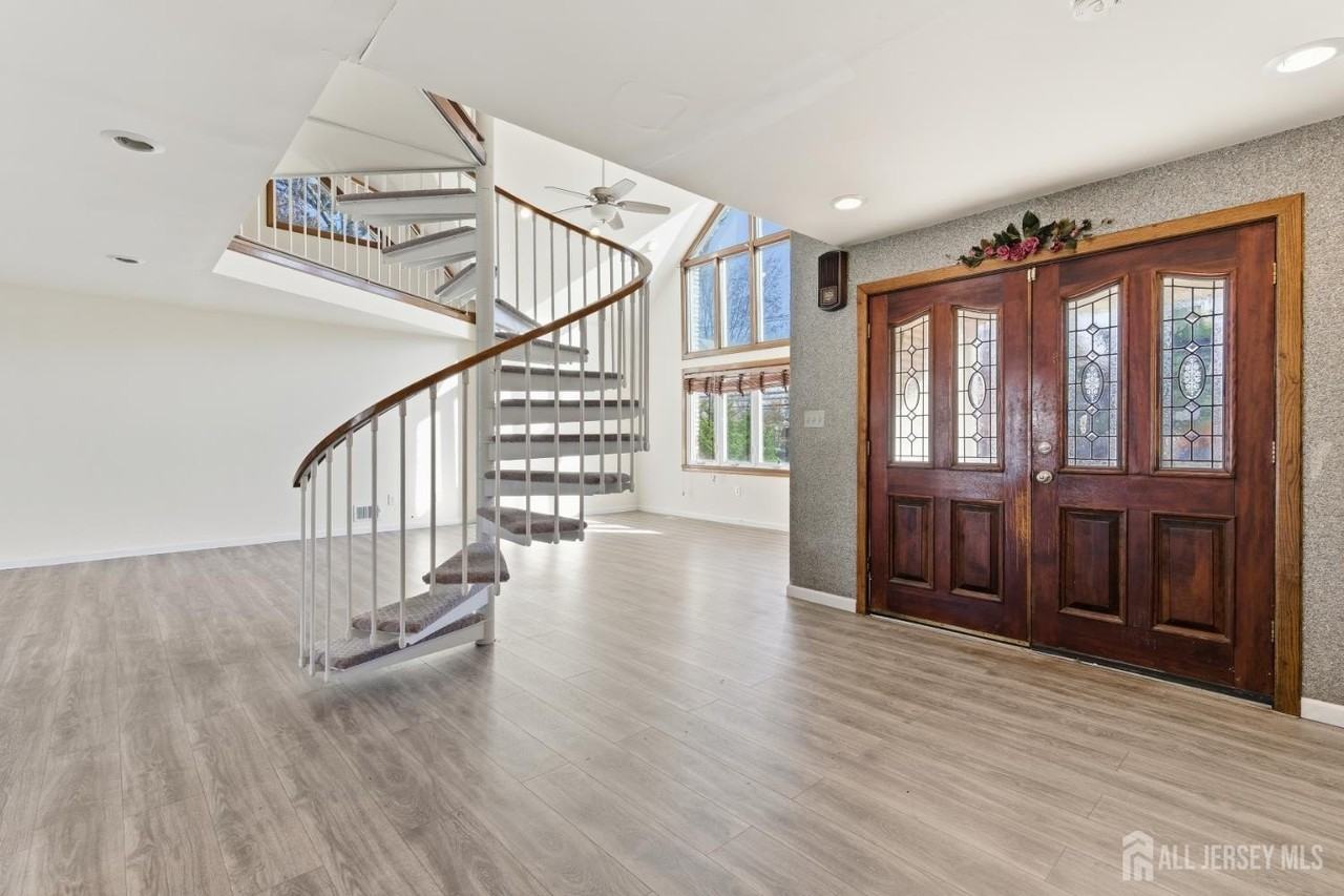 1818 Oak Tree Rd - Photo 6 of 15