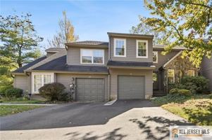 featured image of 10 Brookline Ct #G