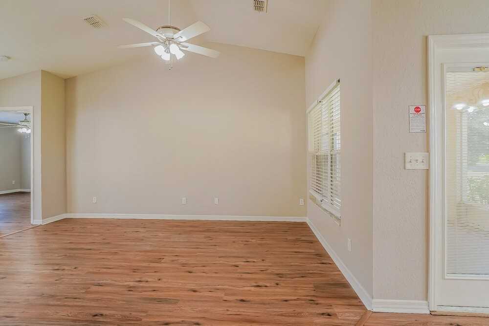 35221 W Griffin Dr - Photo 5 of 16