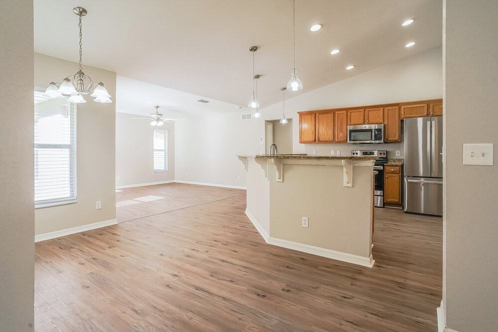 35221 W Griffin Dr - Photo 6 of 16