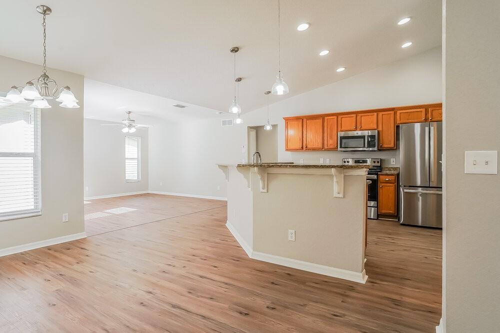 35221 W Griffin Dr - Photo 7 of 16