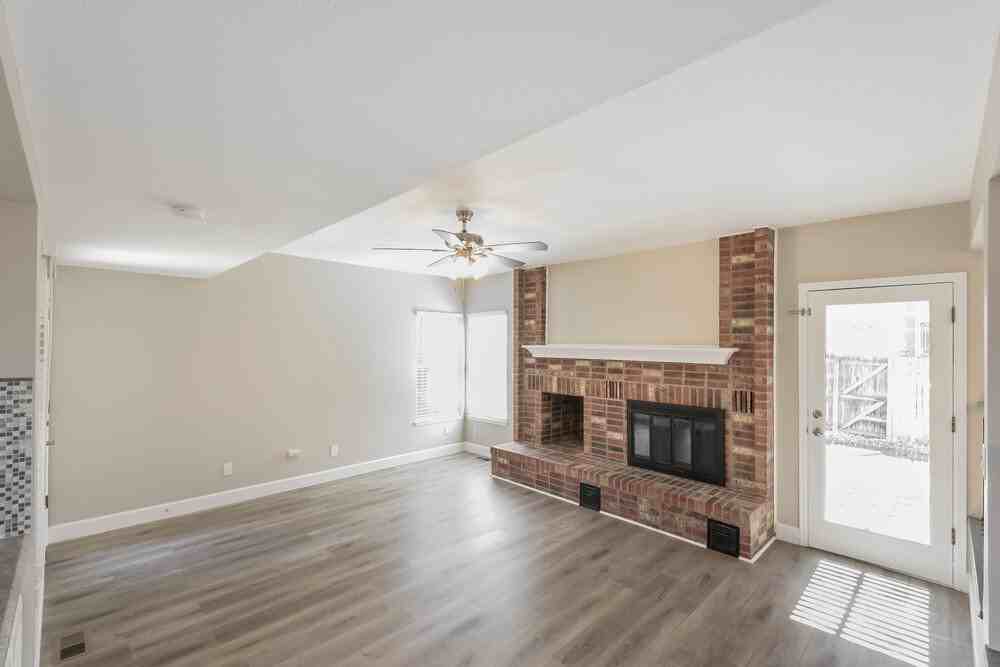 15092 E Chenango Ave - Photo 5 of 18