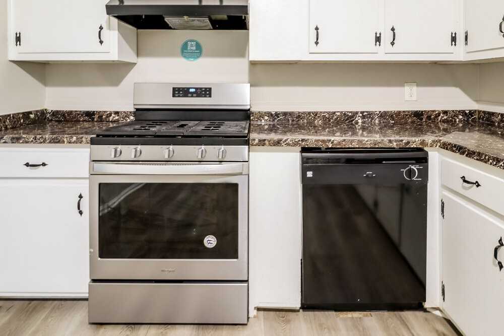 433 Orchid Rd - Photo 6 of 25