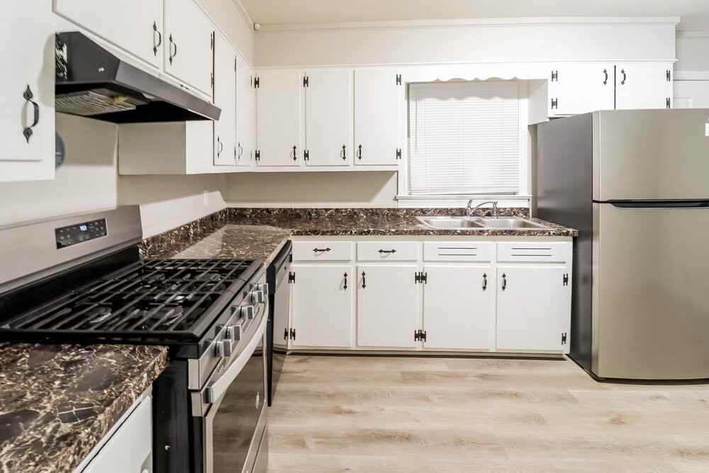 433 Orchid Rd - Photo 7 of 25