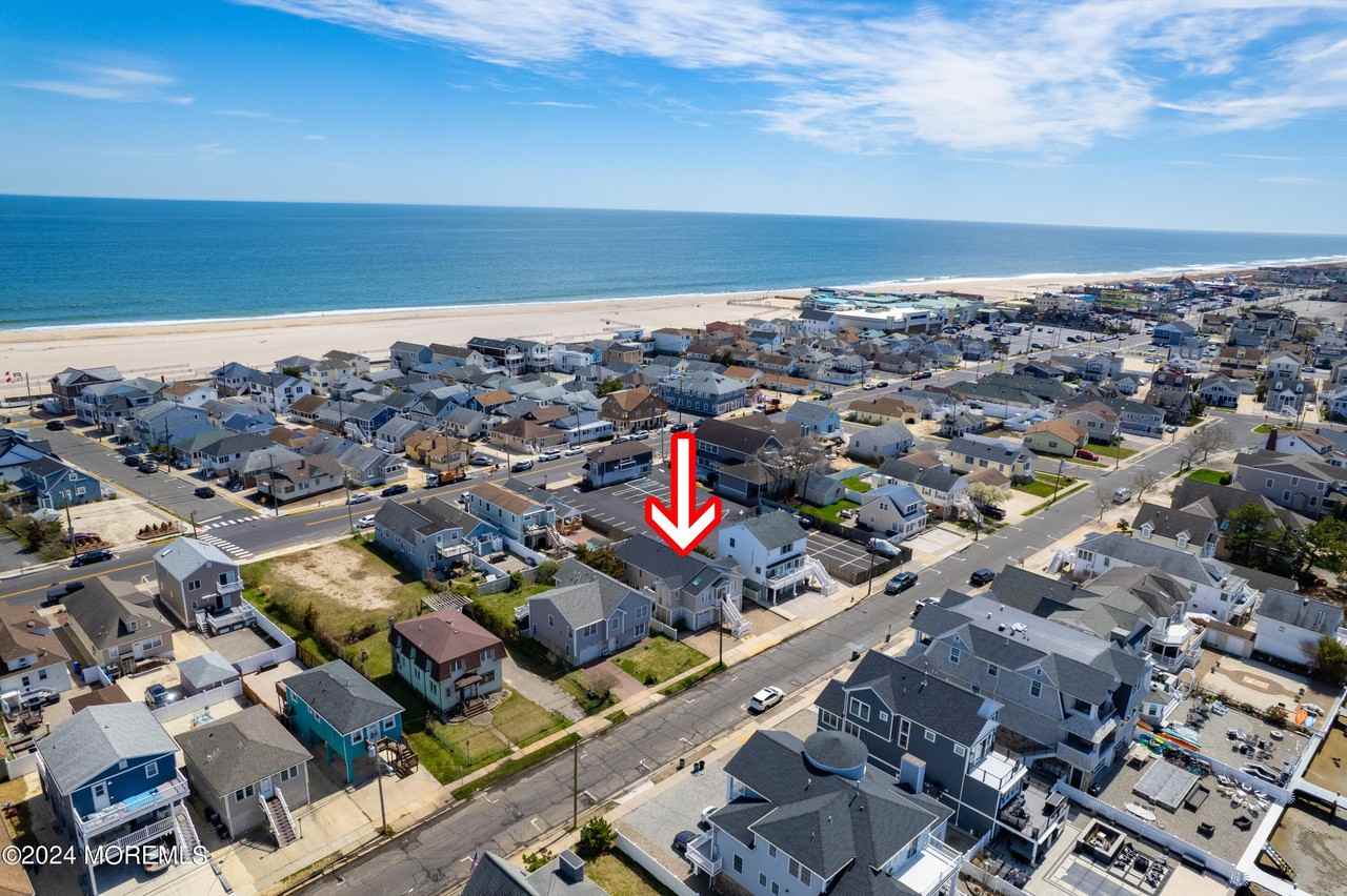 204 Randall Ave - Photo 2 of 29