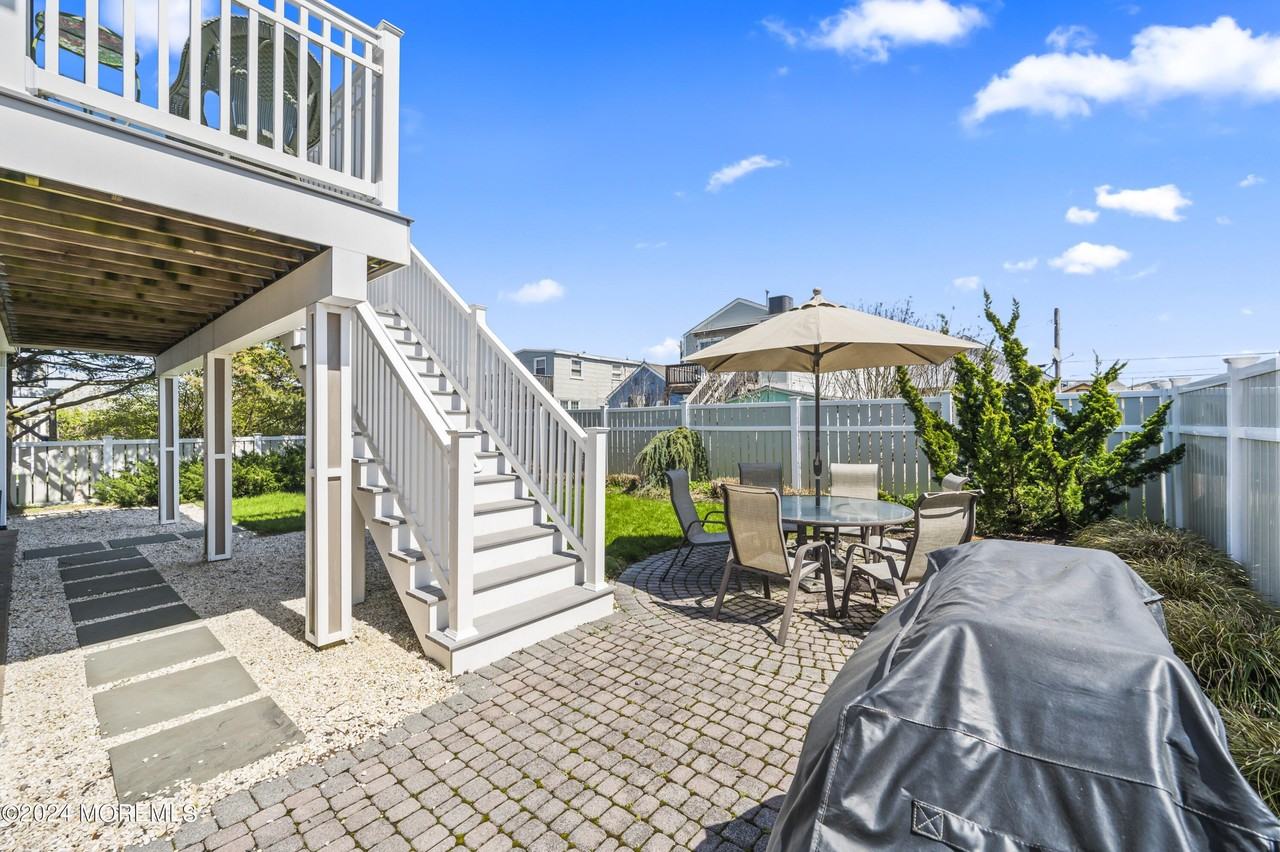 204 Randall Ave - Photo 3 of 29