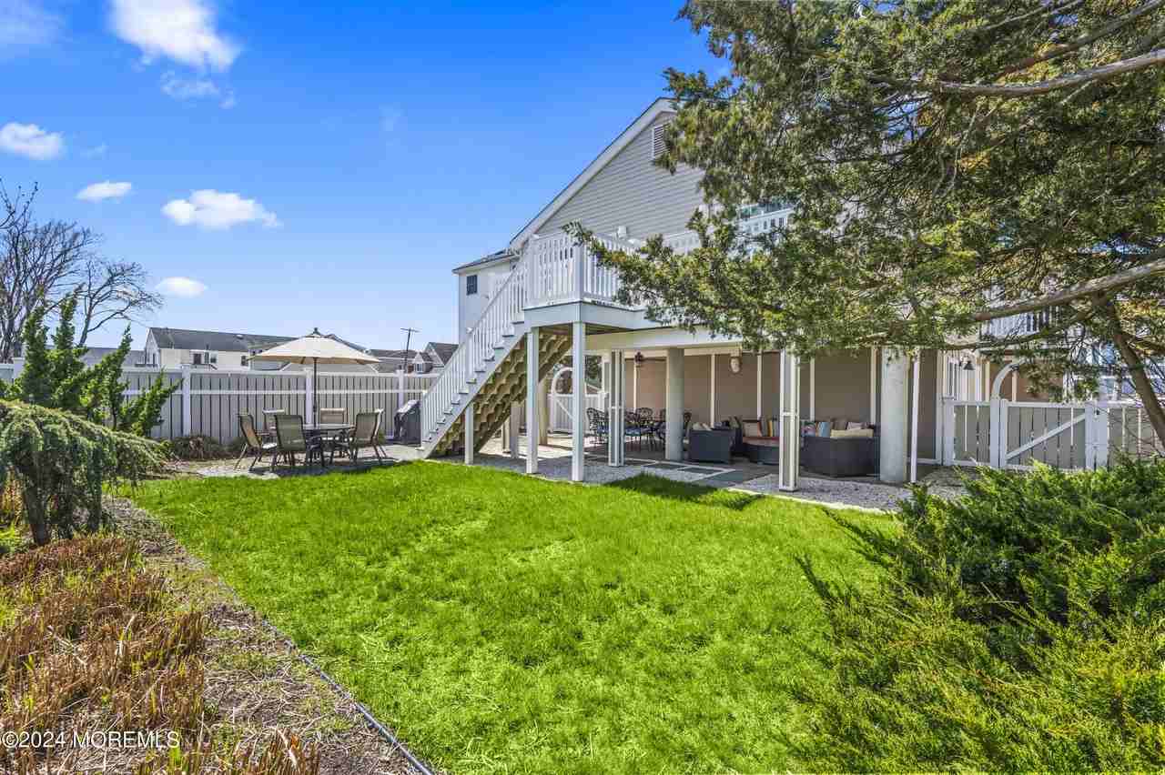 204 Randall Ave - Photo 4 of 29