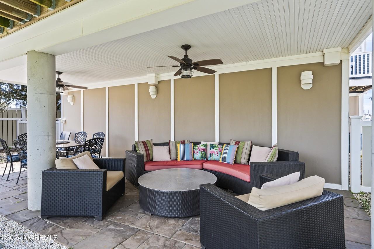 204 Randall Ave - Photo 6 of 29