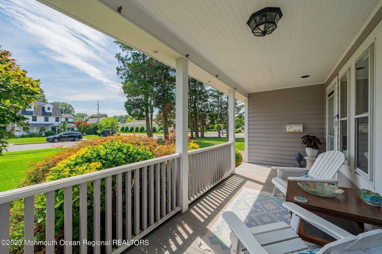 623 Brooklyn Blvd - Photo 3 of 35