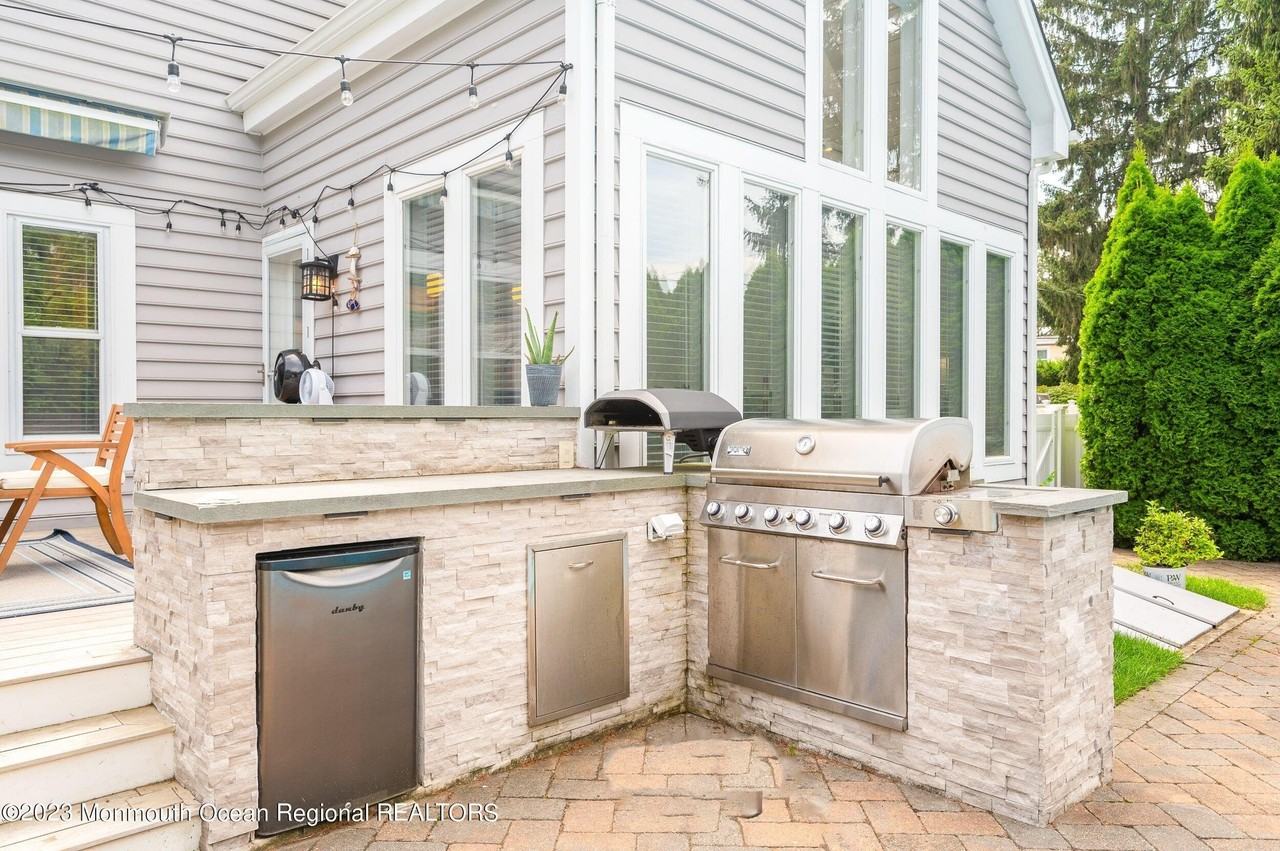 623 Brooklyn Blvd - Photo 7 of 35