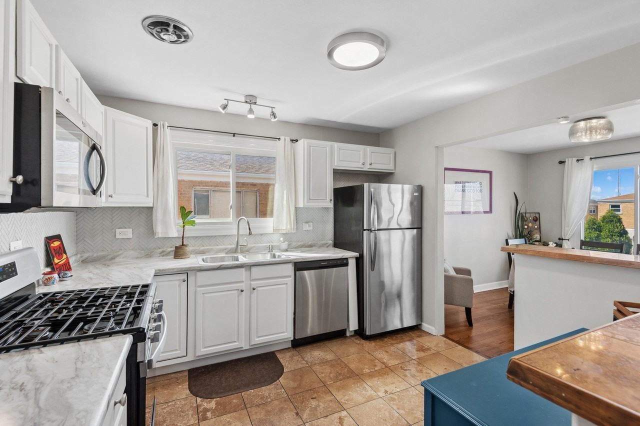 5021 Church St Apt 2 - Photo 7 of 21