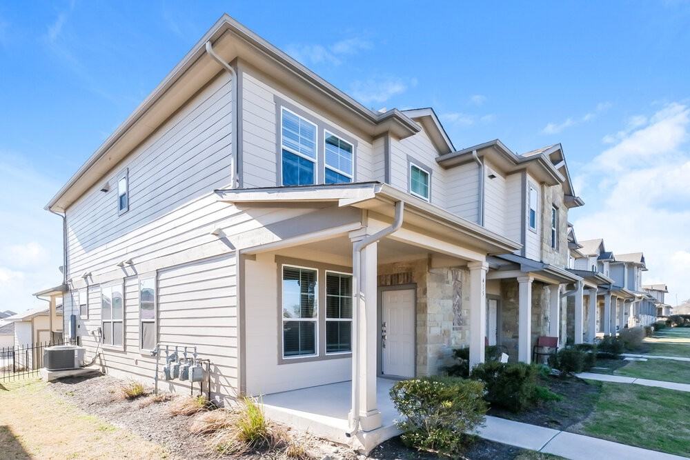 415 N Heatherwilde Blvd - Photo 4 of 17