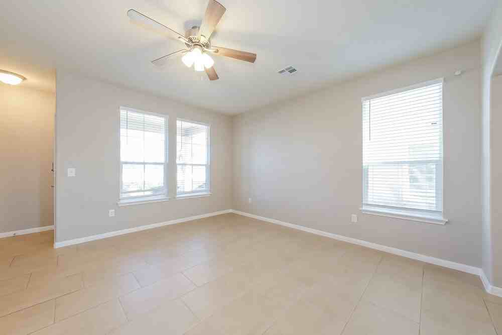 415 N Heatherwilde Blvd - Photo 6 of 17