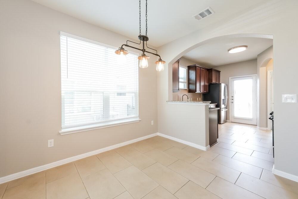 415 N Heatherwilde Blvd - Photo 7 of 17