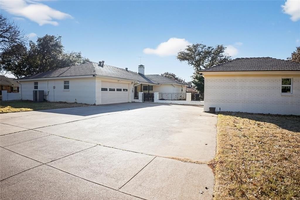 6425 Heidelburg Ct - Photo 4 of 32