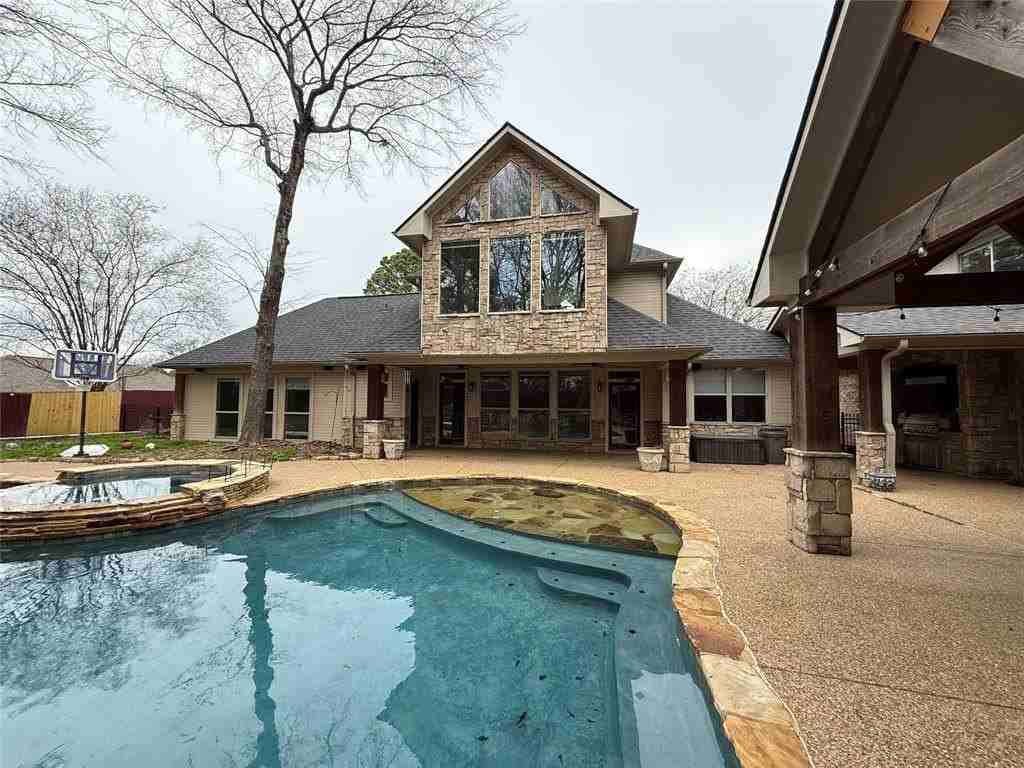 3815 Holly Ridge Dr - Photo 2 of 31