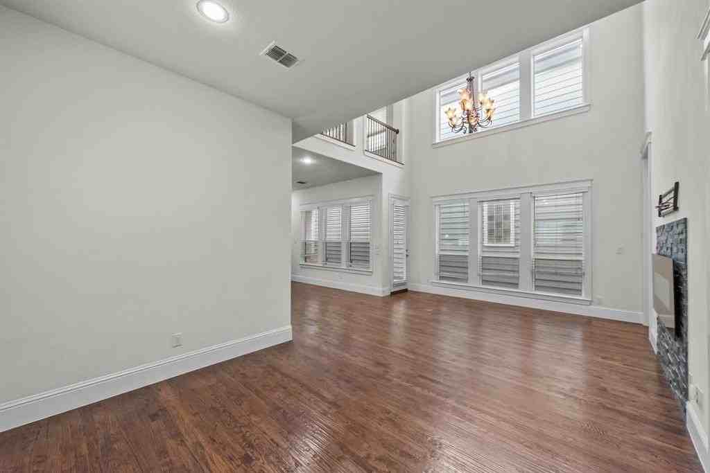 723 Cameron Ct - Photo 4 of 24