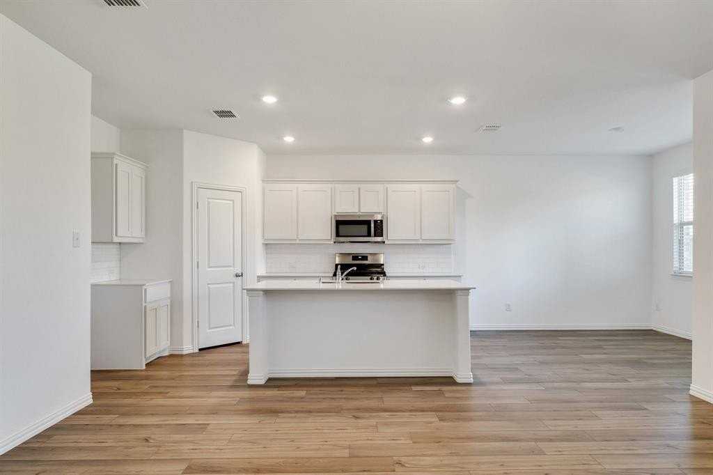 1500 Van Gogh Dr - Photo 4 of 29