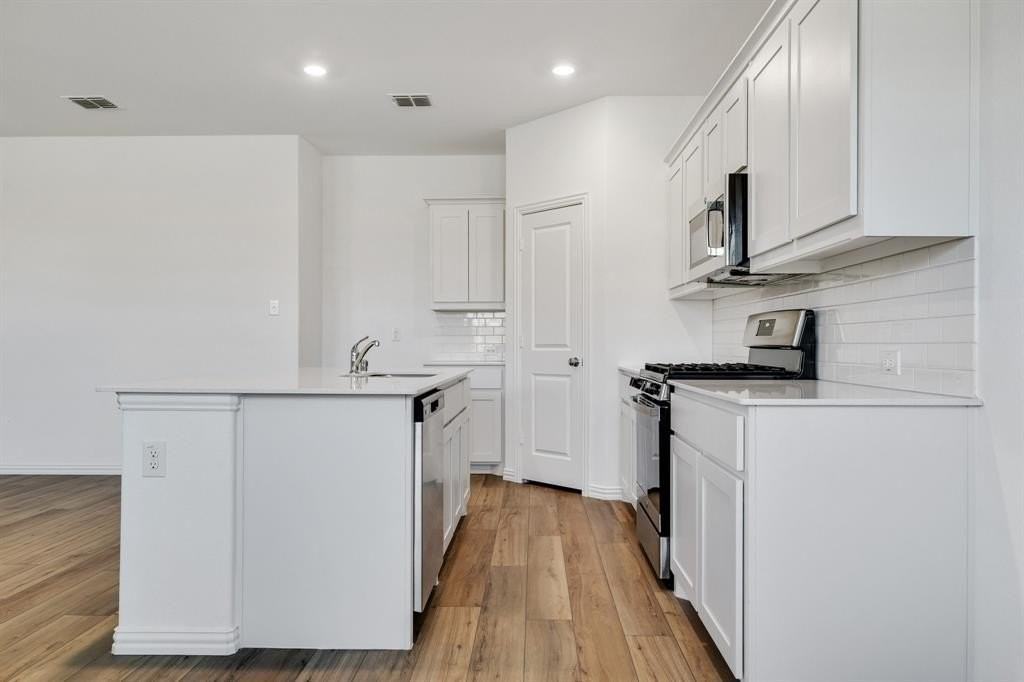 1500 Van Gogh Dr - Photo 7 of 29