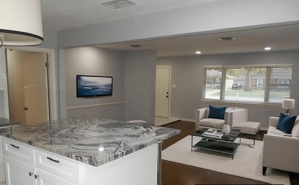 606 Devonshire Dr - Photo 2 of 12