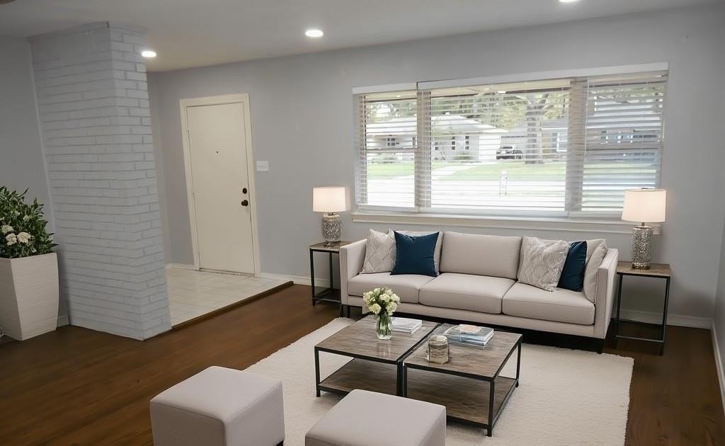 606 Devonshire Dr - Photo 3 of 12