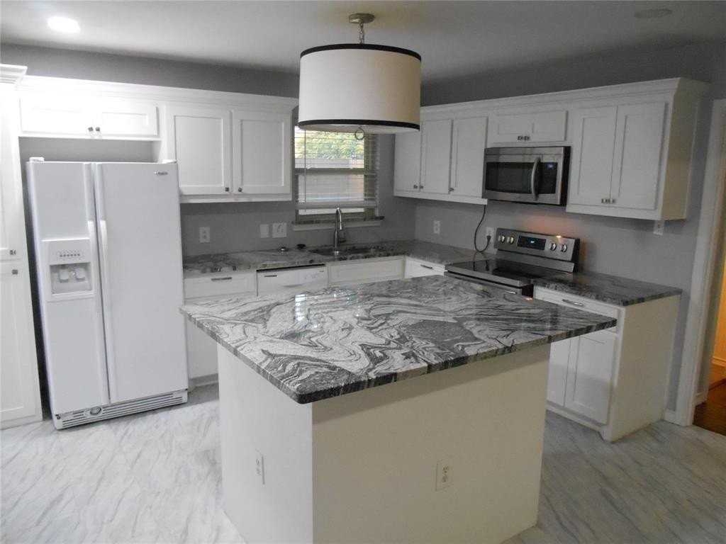 606 Devonshire Dr - Photo 4 of 12