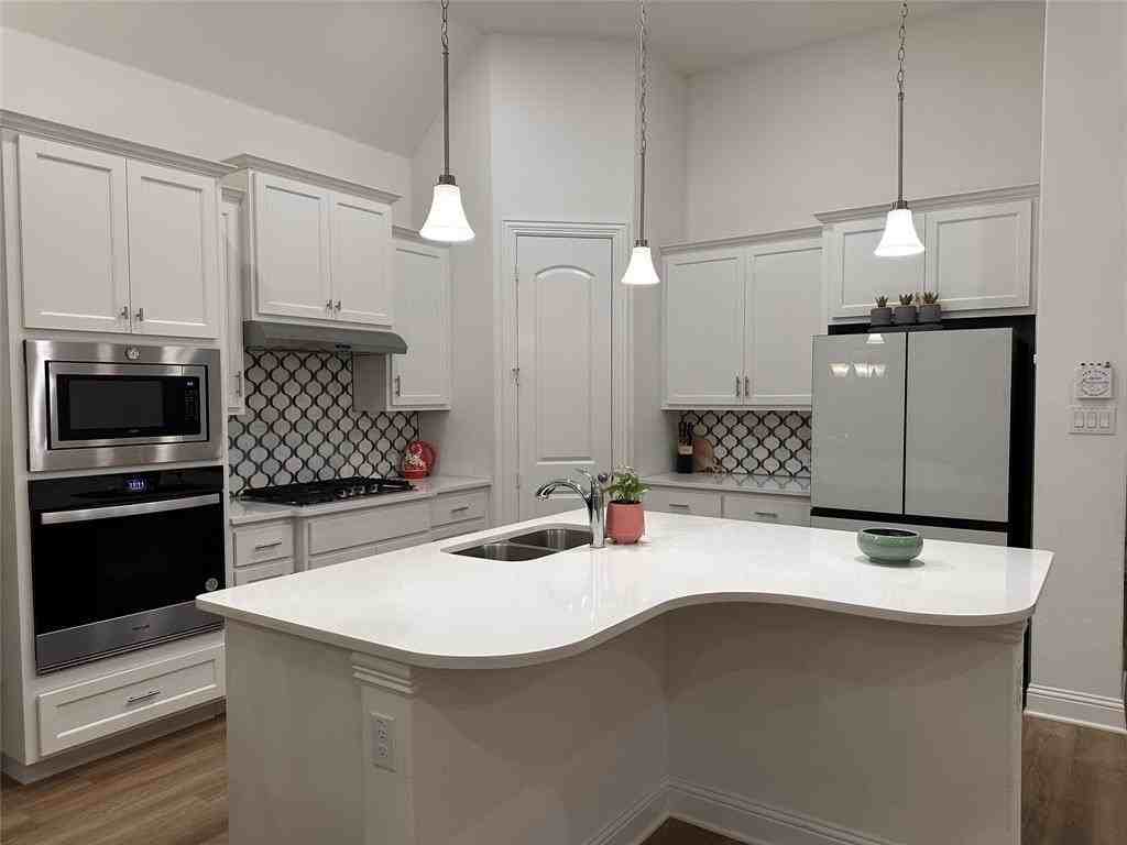 7032 Mapleshade Way - Photo 4 of 33