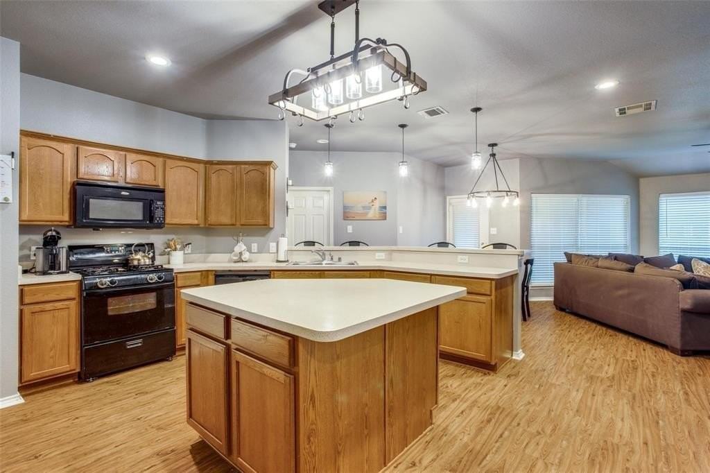 9800 Old Field Dr - Photo 7 of 22