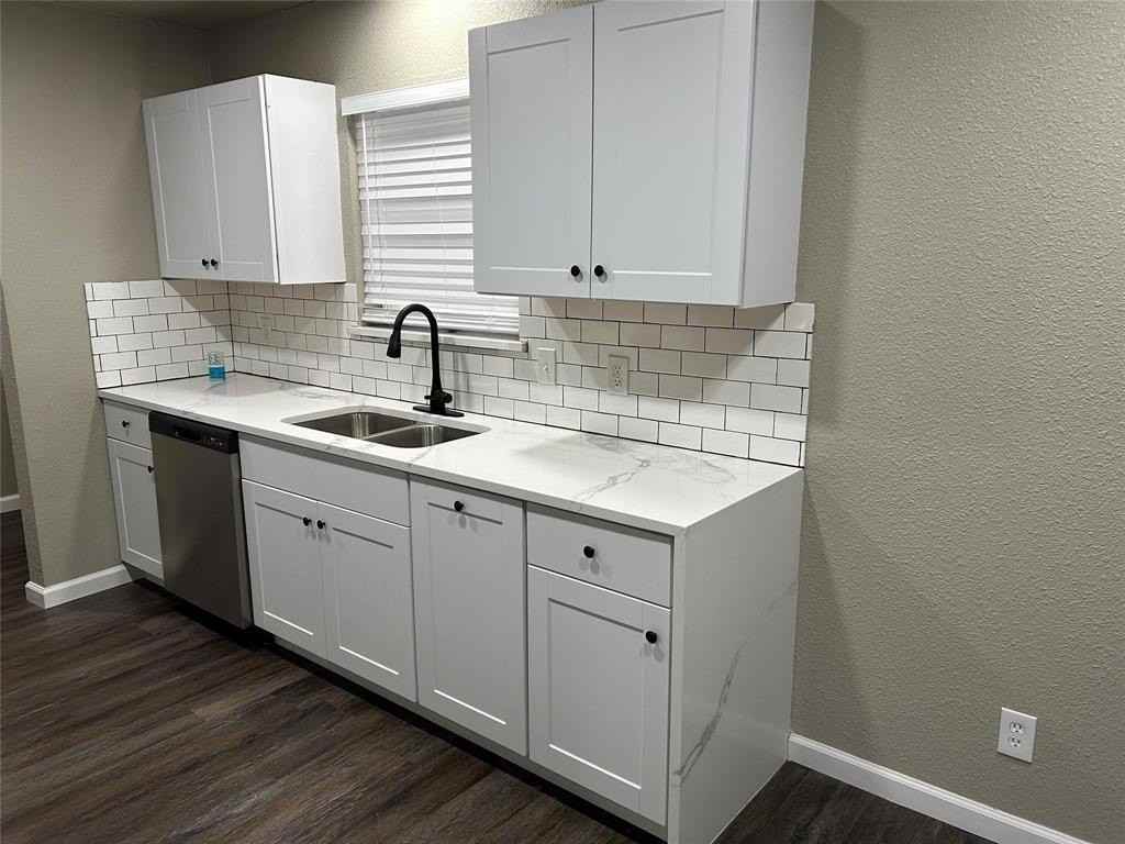 220 N Bernice Dr - Photo 4 of 29