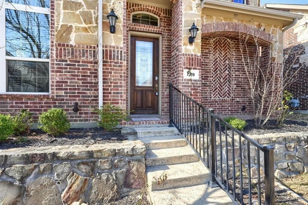 7119 Isle Royal Ln - Photo 3 of 28