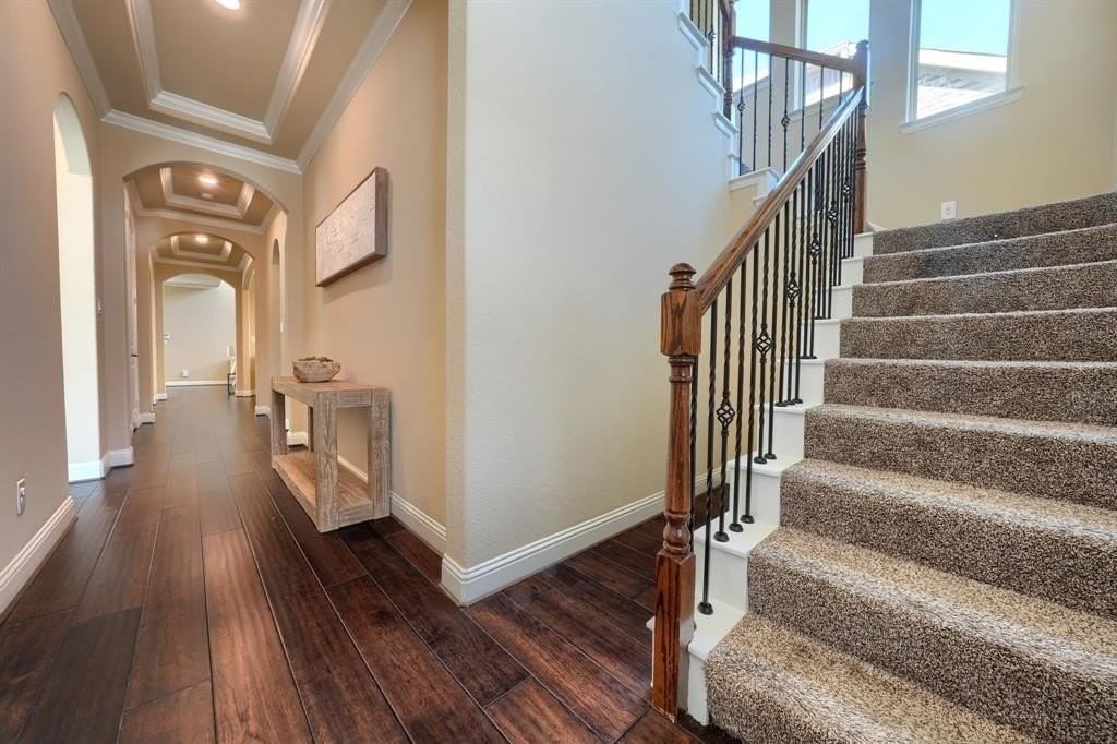 7119 Isle Royal Ln - Photo 4 of 28