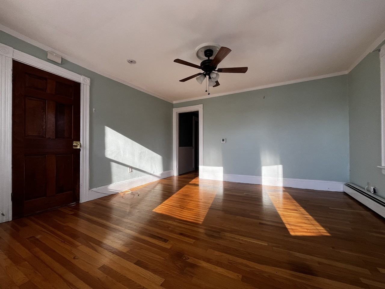 263 Middlesex St - Photo 5 of 15