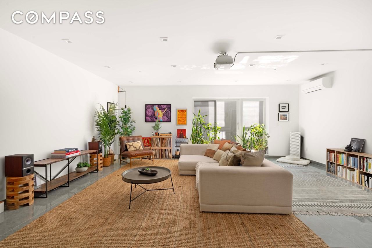 676 Halsey St #1B - Photo 5 of 7