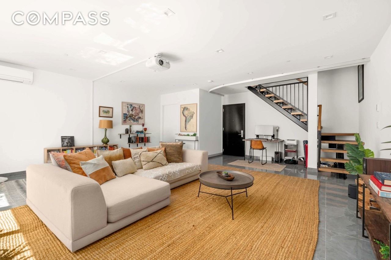 676 Halsey St #1B - Photo 6 of 7