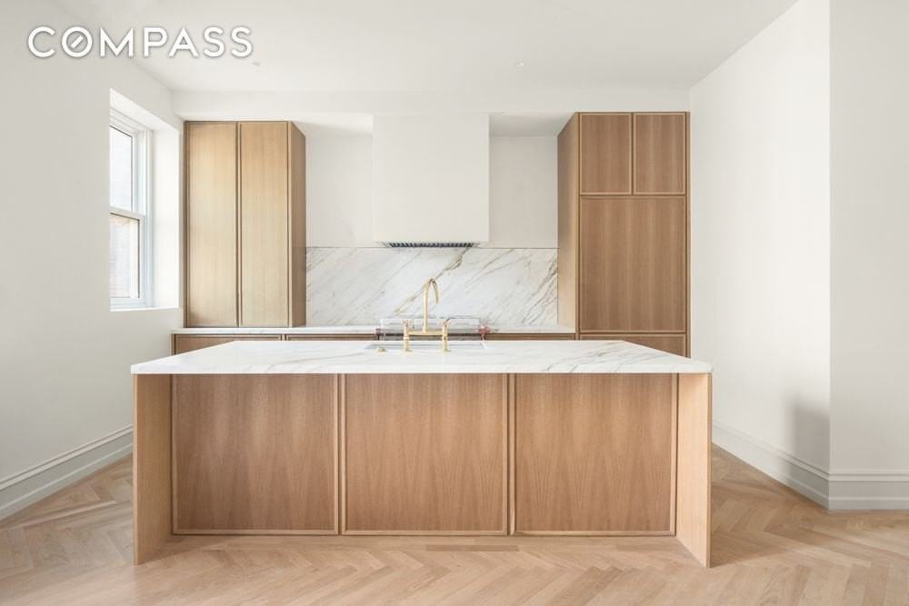 33 W 74th St #2 - Photo 4 of 14