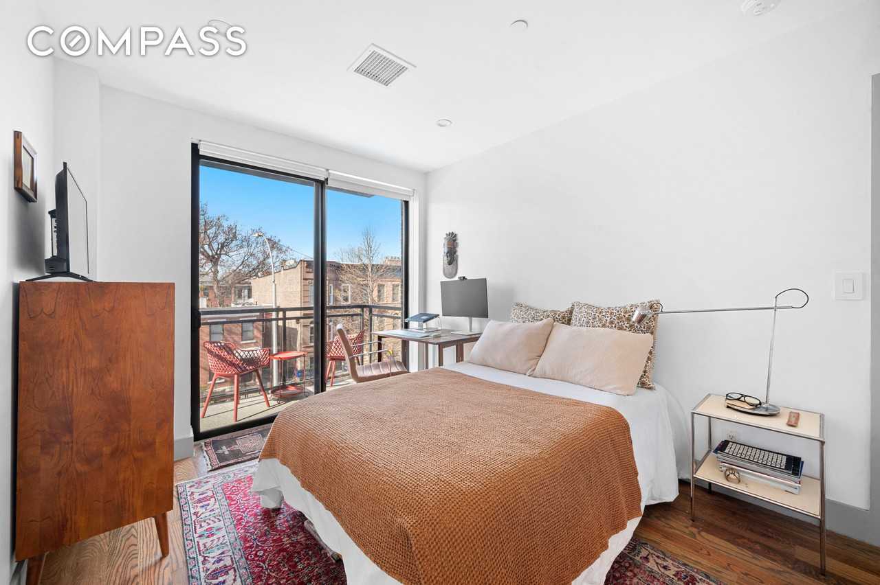 850 Putnam Ave #3A - Photo 4 of 8