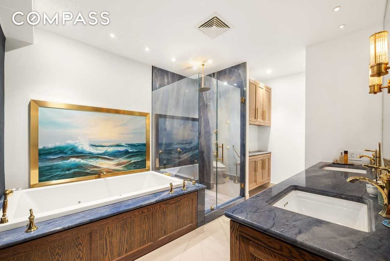 315 W 36th St #11D - Photo 4 of 9