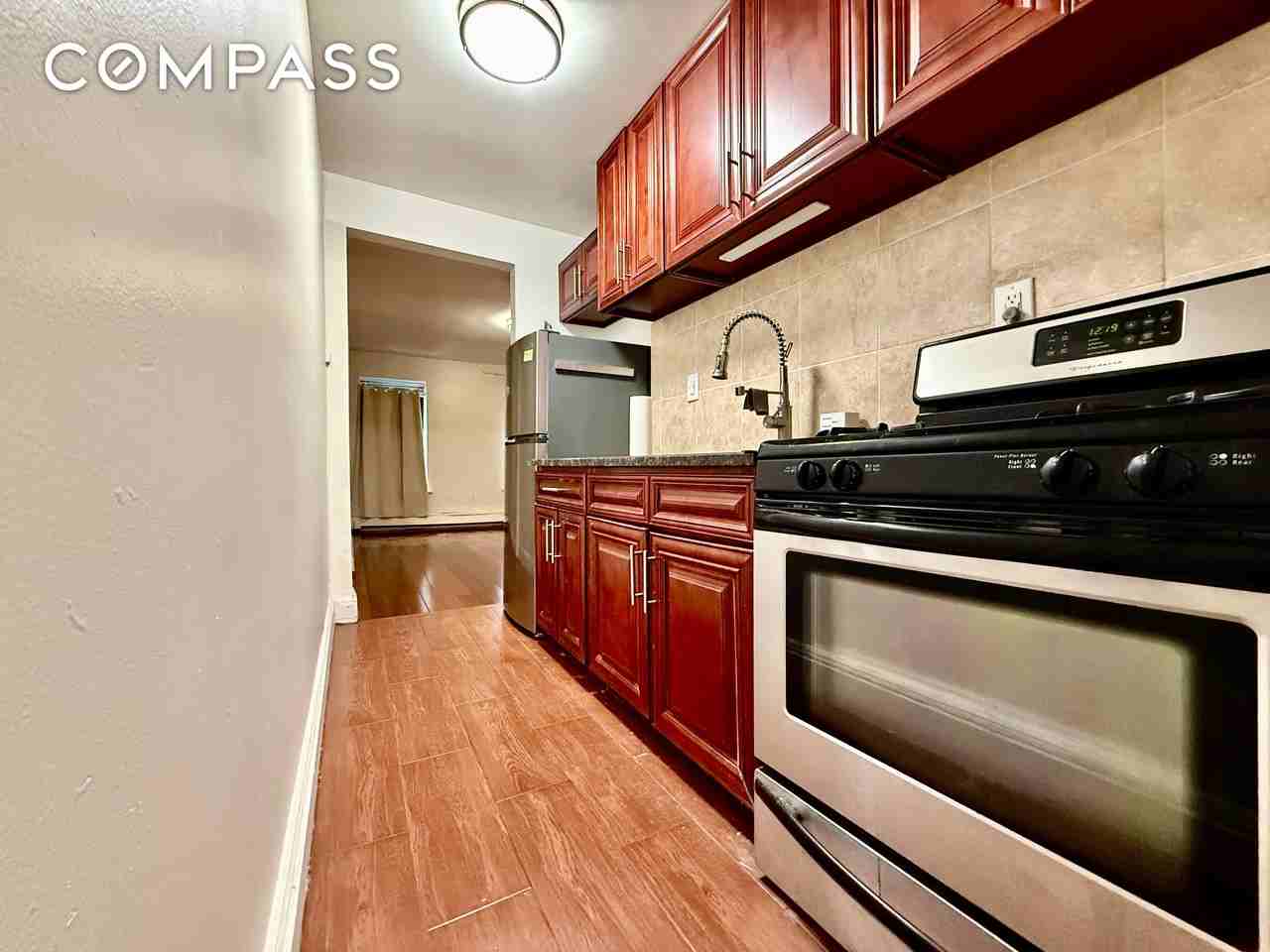 412 Halsey St #1 - Photo 4 of 10