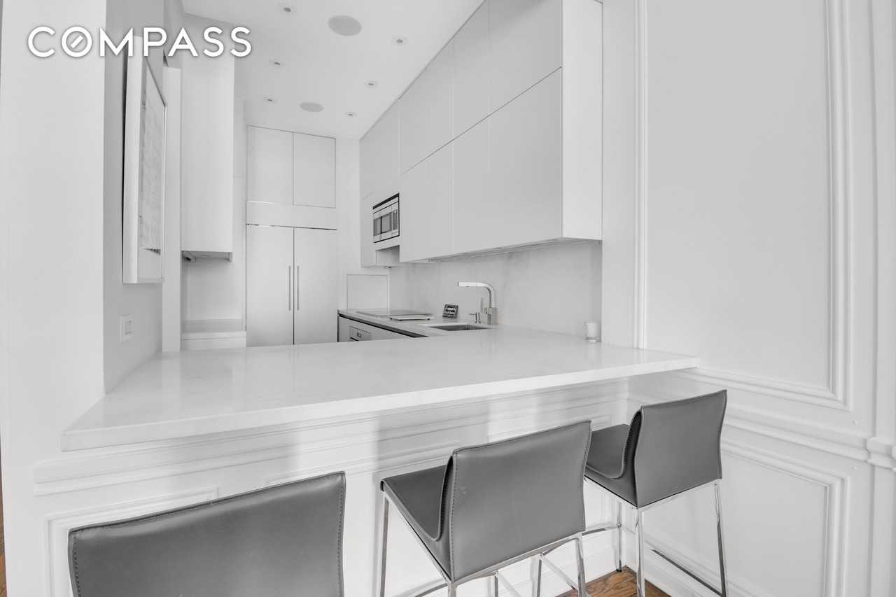 14 E 68th St #3 - Photo 7 of 16