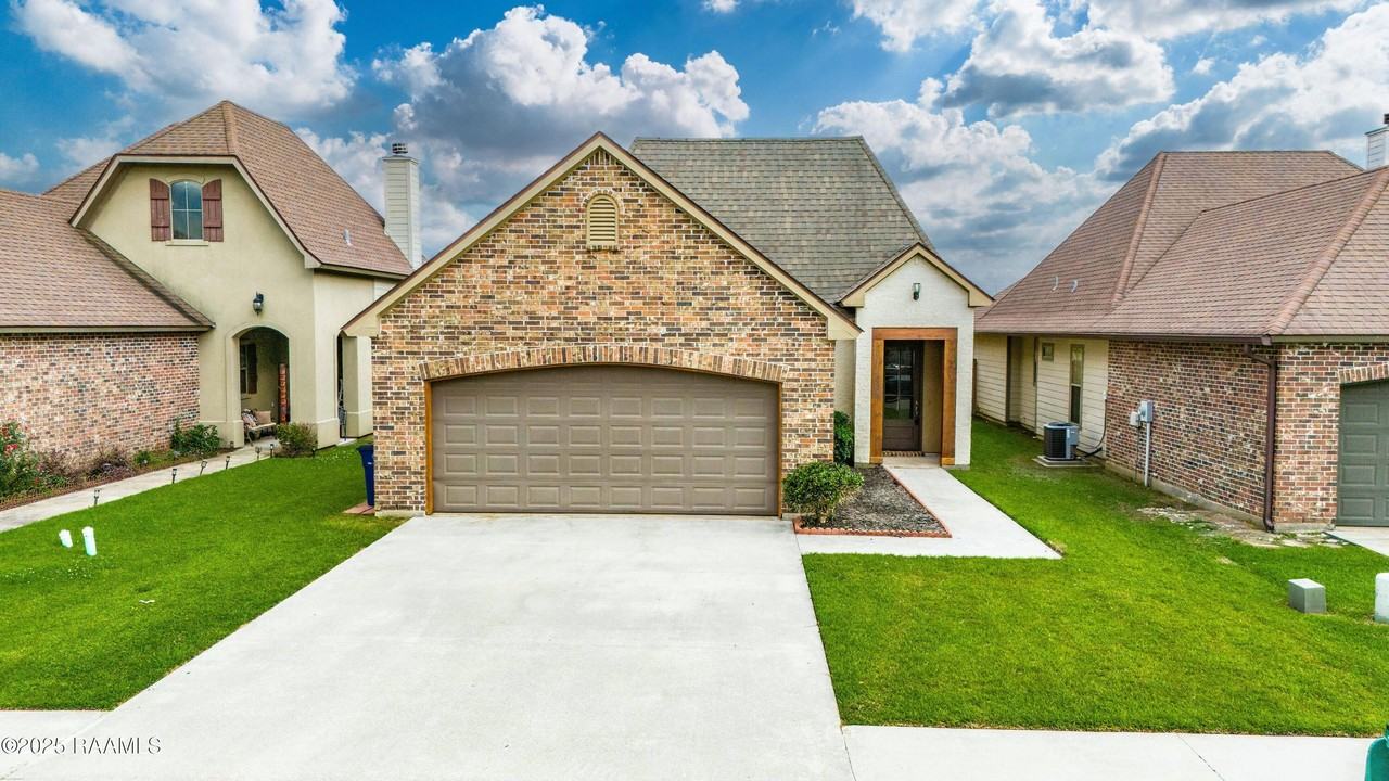 606 Highland View Dr - Photo 2 of 27